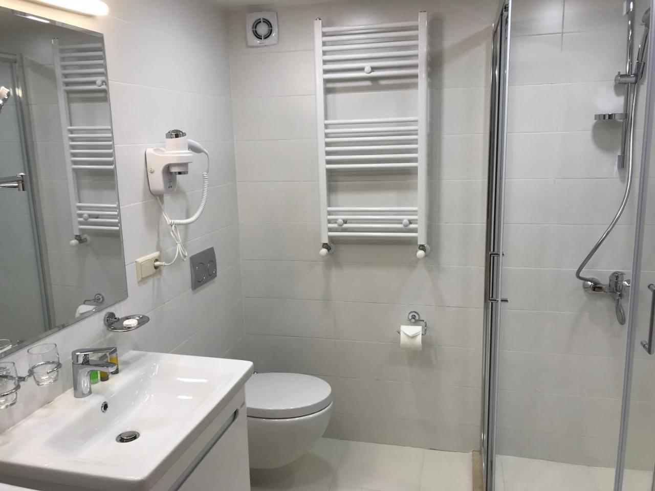 Full Comfort Apartment On Aghmashenebeli 第比利斯 外观 照片